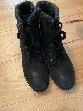 Crown Vintage Terrie Black Lace-Up Winter Boots